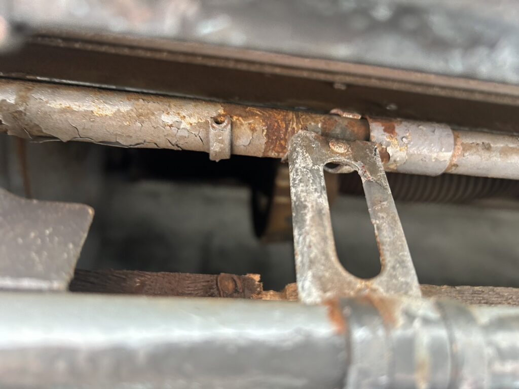 スラットと鉄骨の交換工事の修理事例