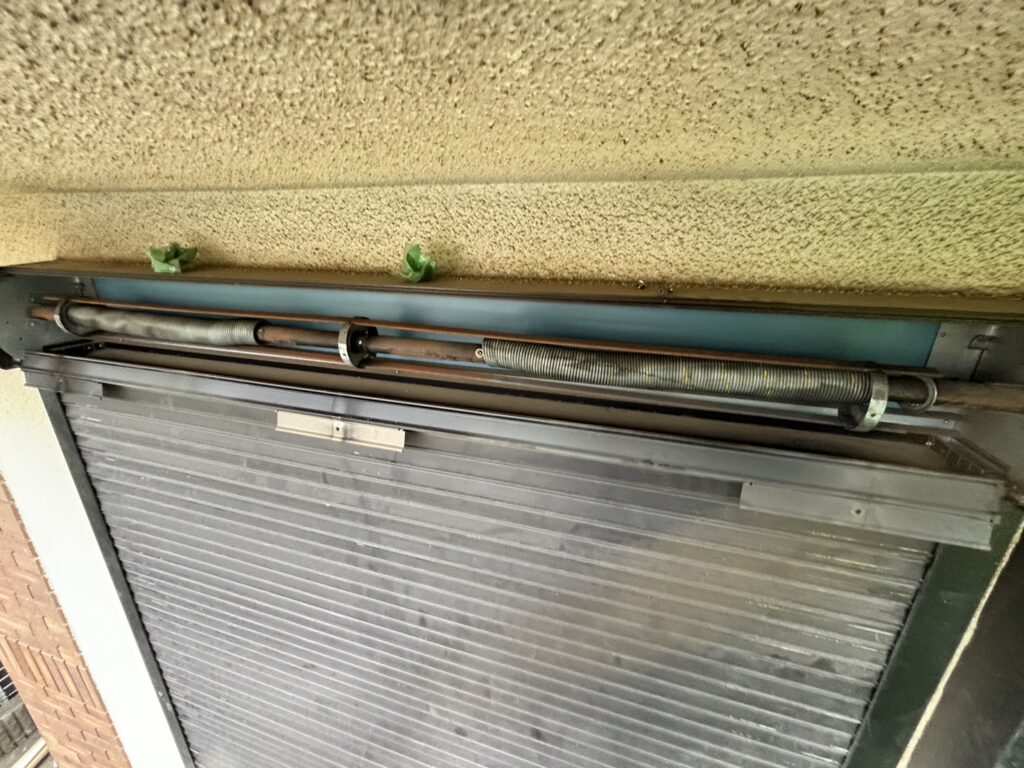 スラットのたるみ解消の修理事例