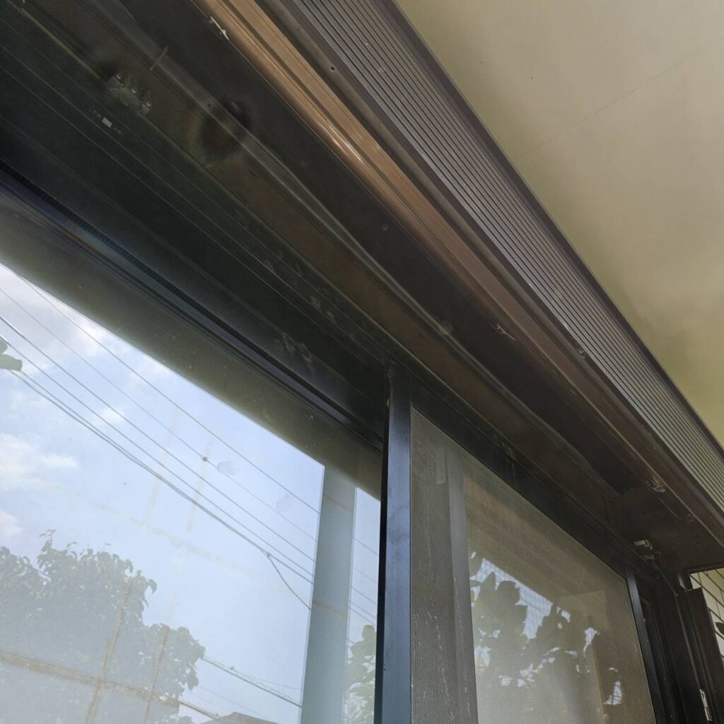 リモコンが効かないシャッターの電動開閉器交換の修理事例