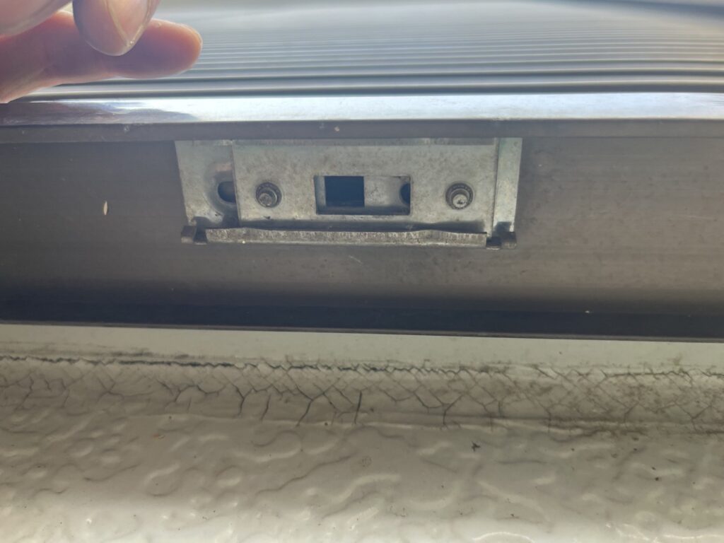 倉庫電動シャッターの修理対応の修理事例