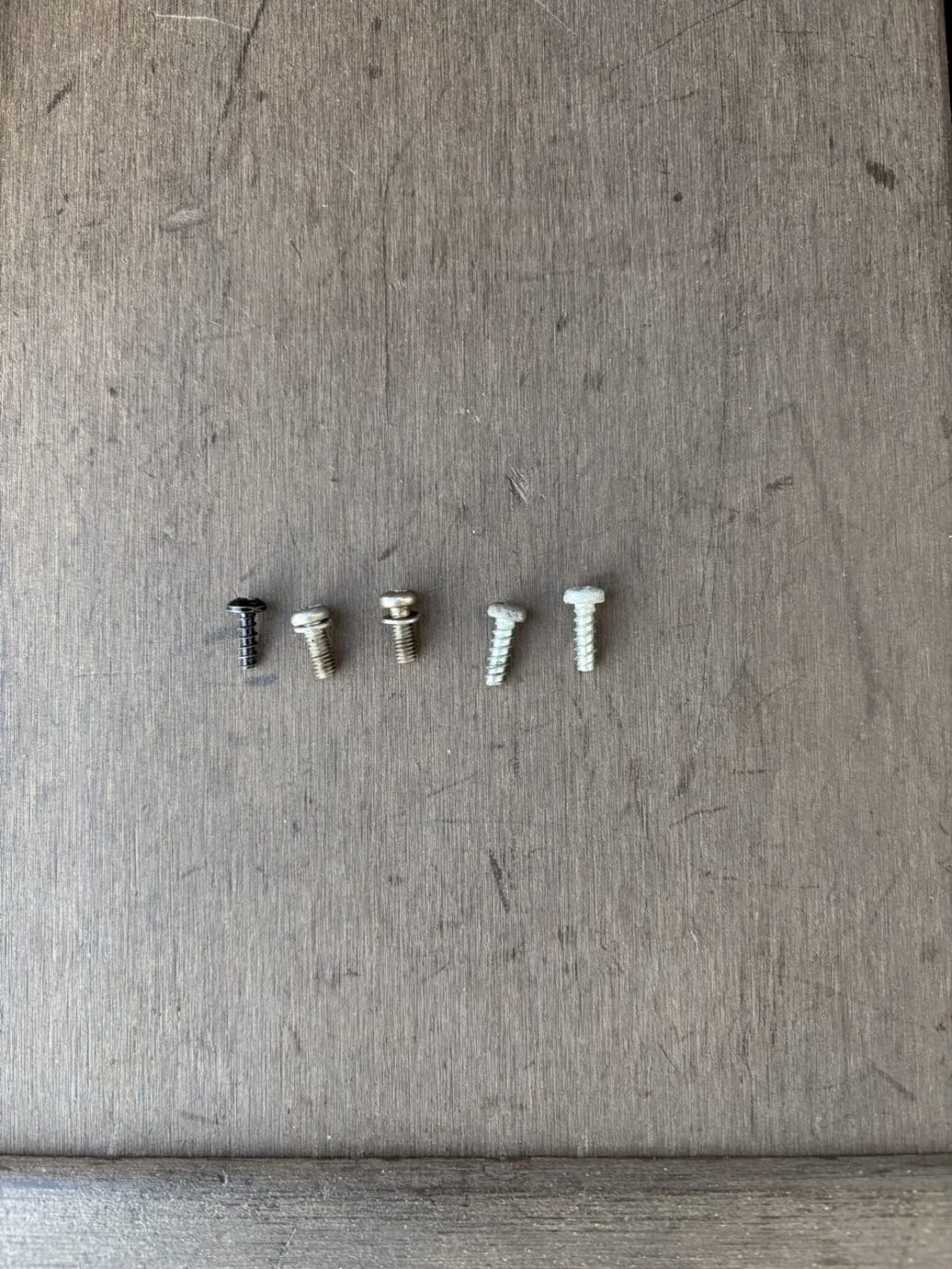 倉庫電動シャッターのスラット調整と補修の修理事例