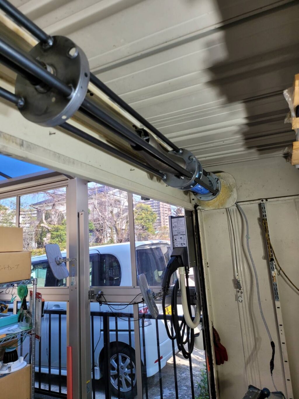 ガレージ電動シャッターの開閉機交換の修理事例