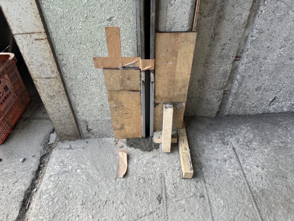 マンションゴミ置き場手動シャッターの修理対応の修理事例