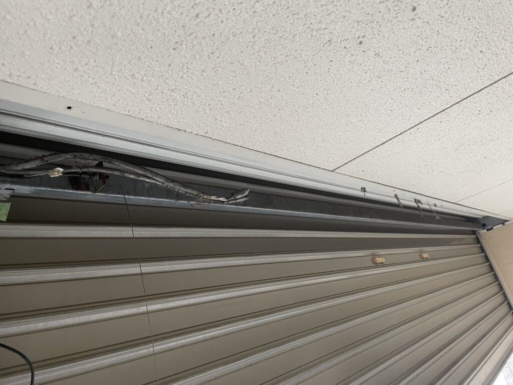 スラット交換、寂除去作業の修理事例