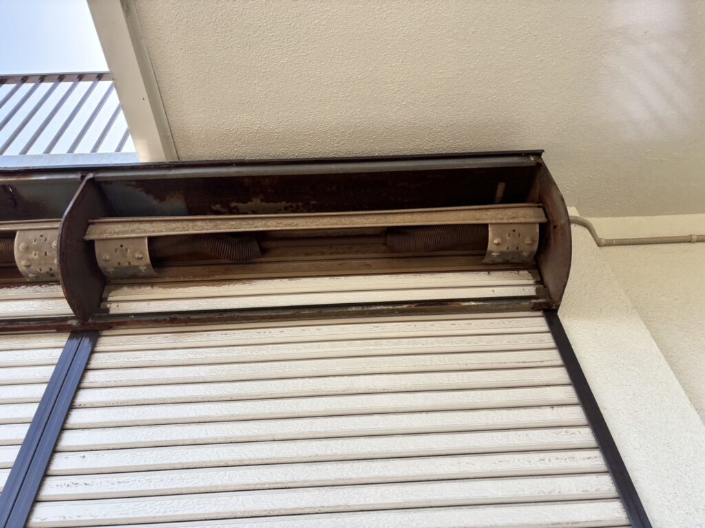 トステム製電動窓シャッターの開閉機交換の修理事例