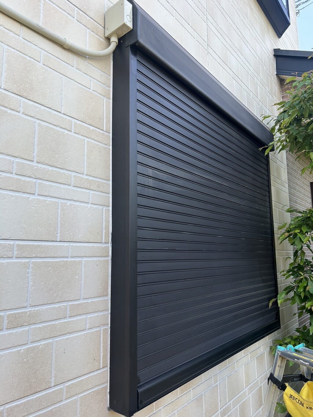 シャフト交換と幅木錠交換の修理事例