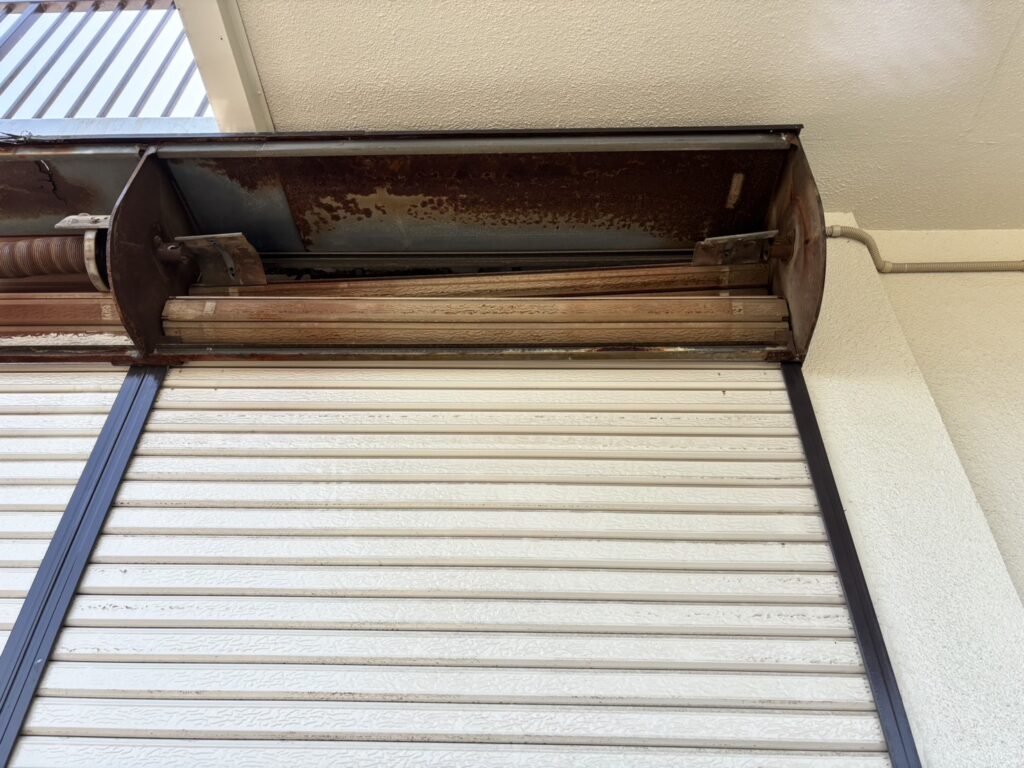 トステム製電動窓シャッター開閉機交換の修理事例