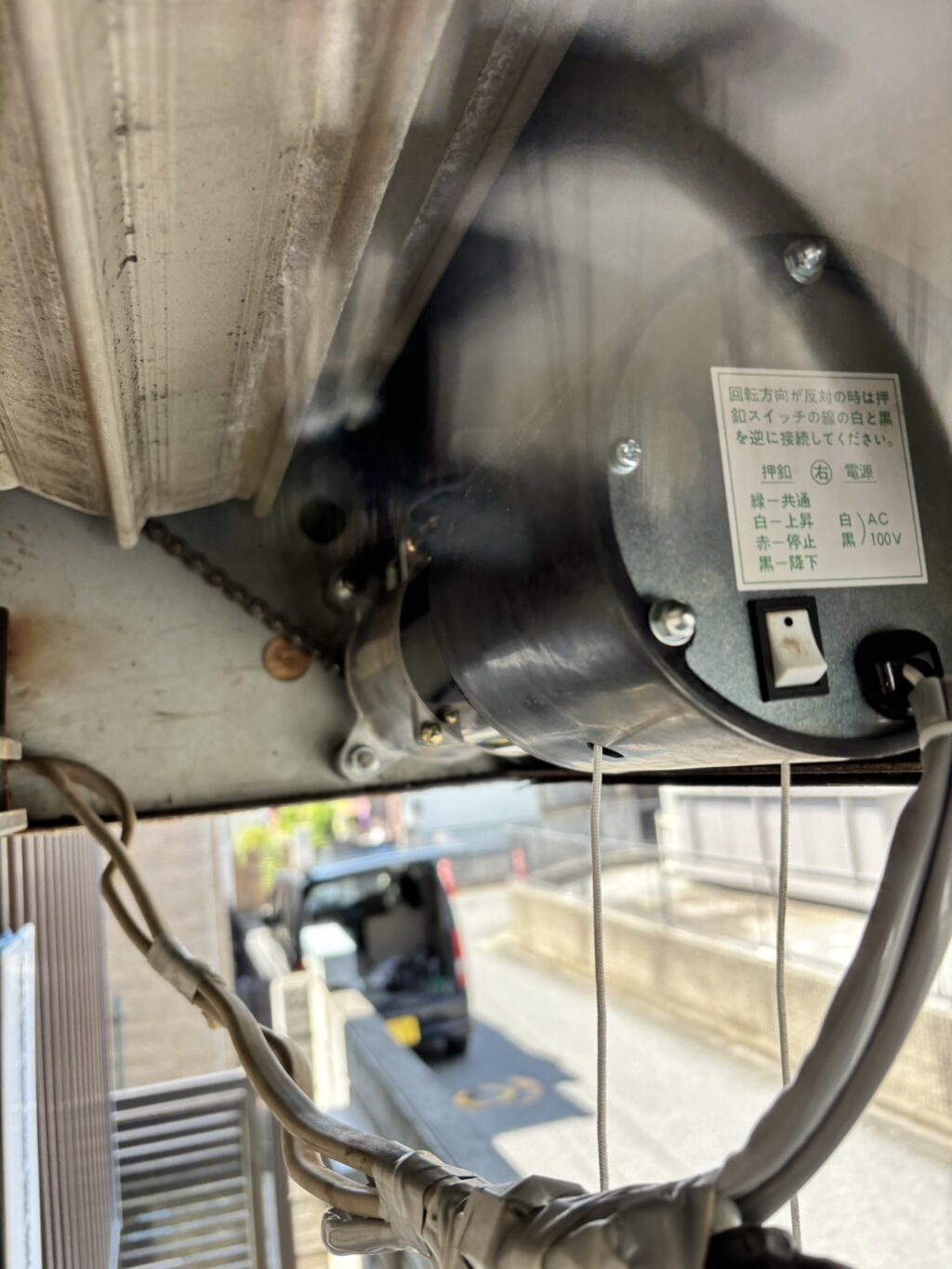 YKK製電動シャッターの開閉機交換の修理事例