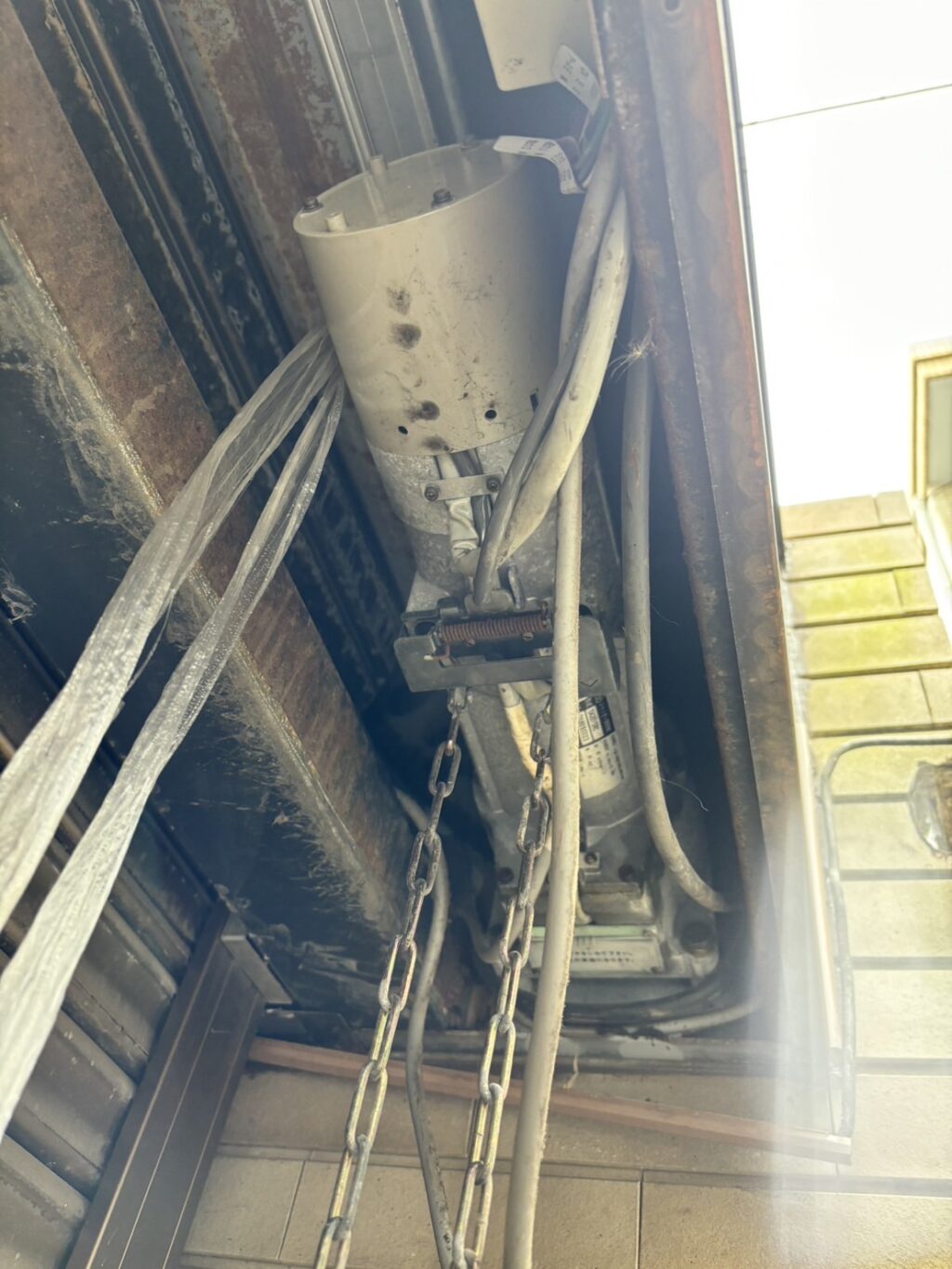 YKK製電動窓シャッター開閉機交換の修理事例