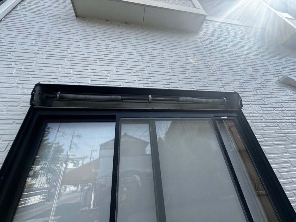 リクシル製手動窓シャッターのバネ交換工事の修理事例