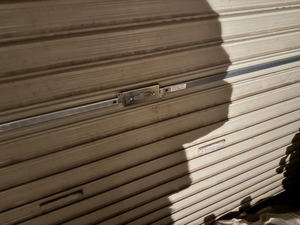 スラット、レールのサビ除去・オイル差し作業の修理事例