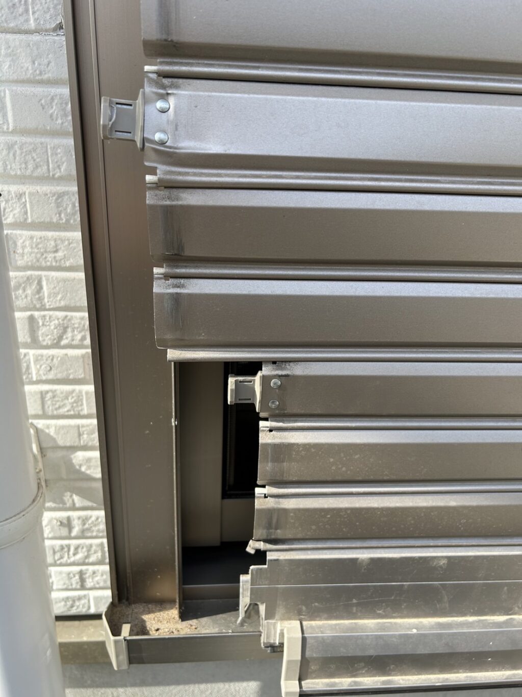 YKKAP製手動窓シャッターのスラット調整の修理事例