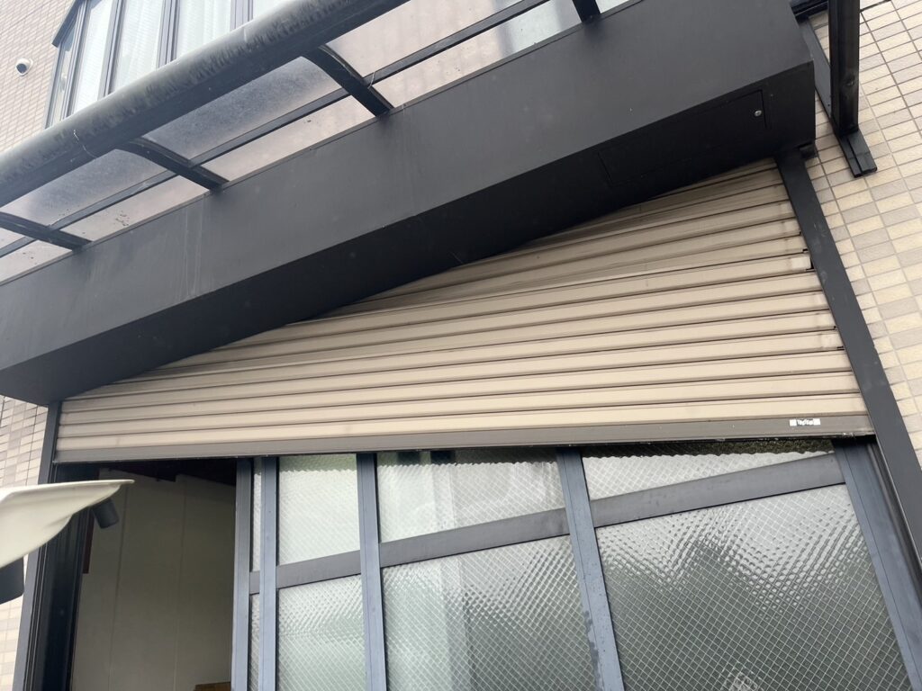 シャッター滑り改善のレール調整の修理事例