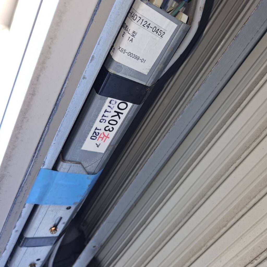 YKK製電動窓シャッターの開閉機交換工事の修理事例