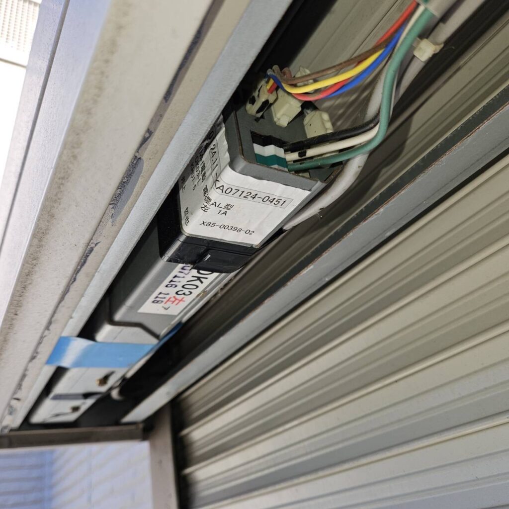 YKK窓電動シャッター オートマン交換工事の修理事例