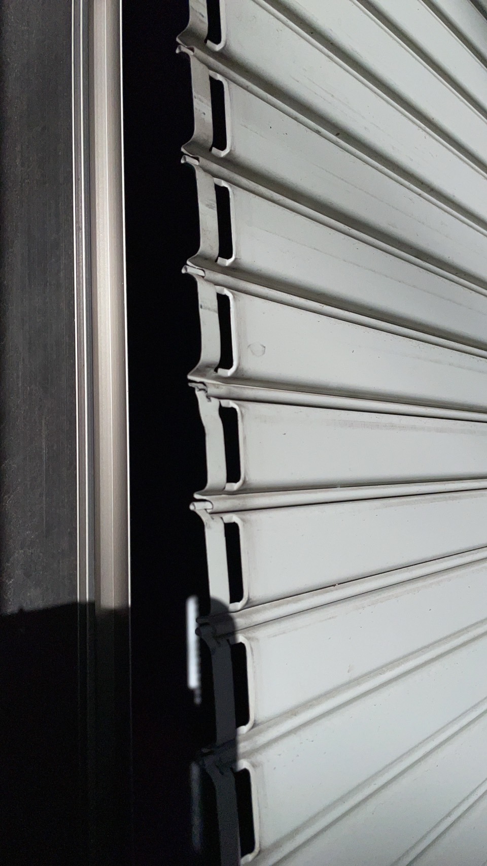 YKK製窓手動シャッターの修理作業の修理事例