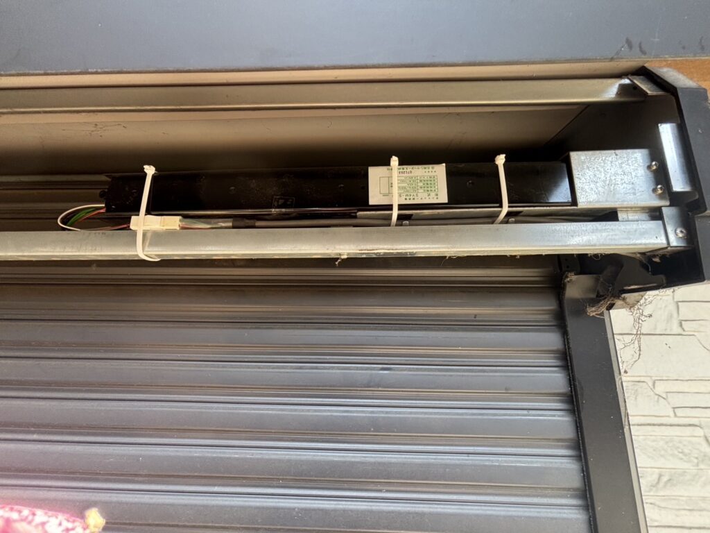 YKK製窓シャッター開閉機交換の修理事例