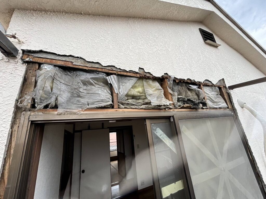 リビング掃き出し窓シャッターのバネ調整作業の修理事例