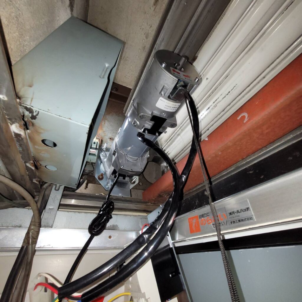 YKK製電動窓シャッターの開閉機交換の修理事例