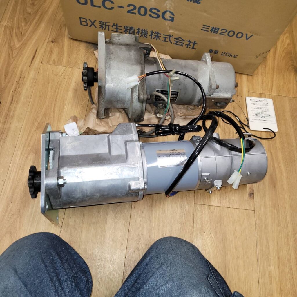 YKK製電動シャッター開閉機交換の修理事例