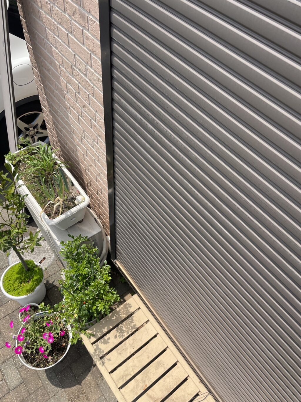 トステム製手動窓シャッターの座板交換の修理事例