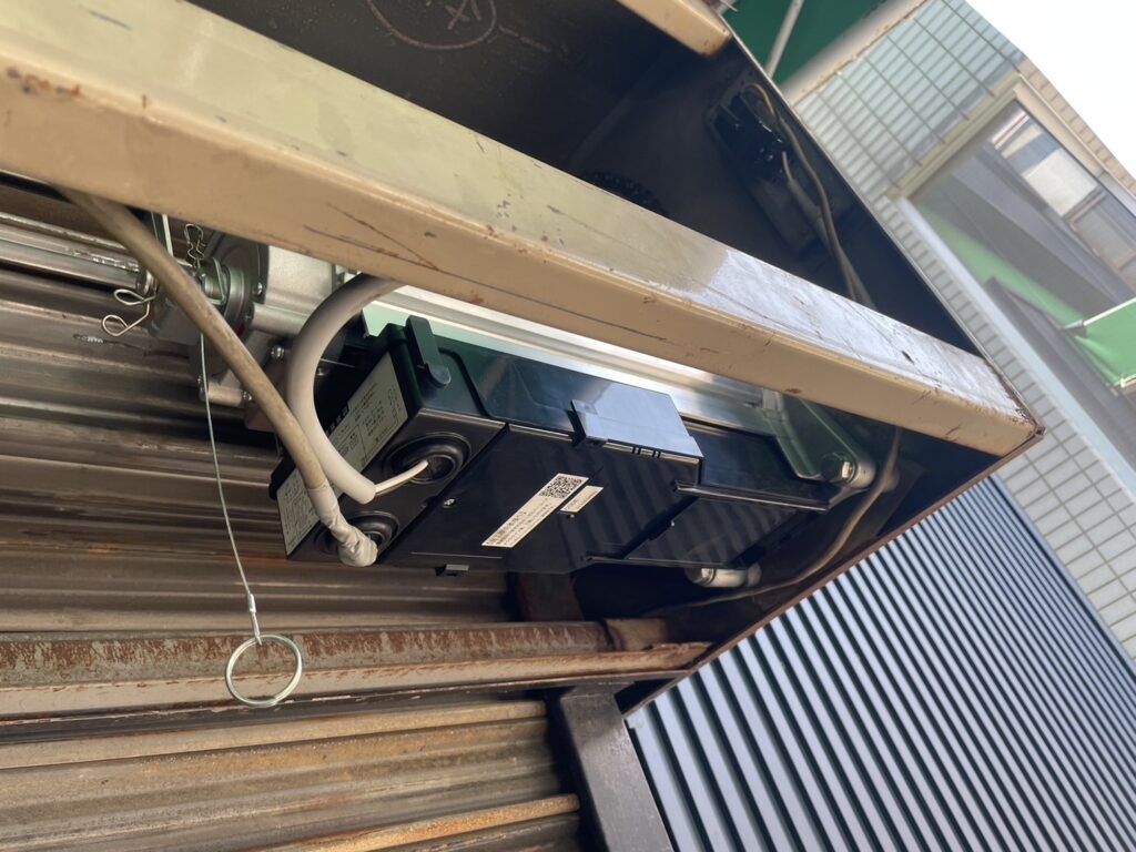 日本シャッター製電動シャッターの開閉器交換の修理事例