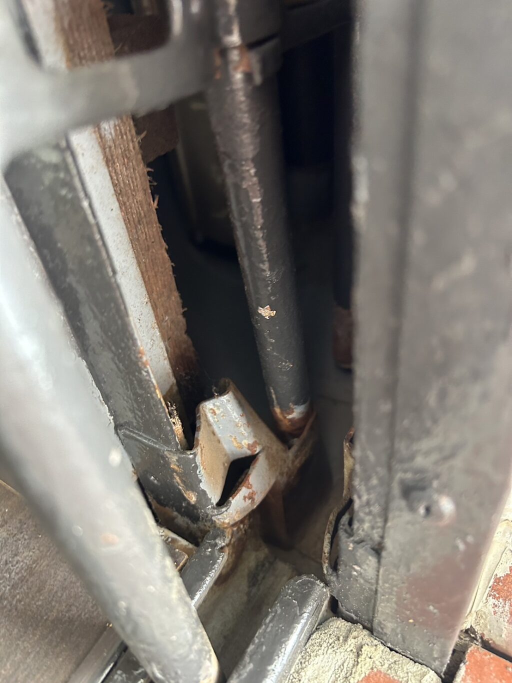 シャッター錠不具合に鍵一式交換対応の修理事例