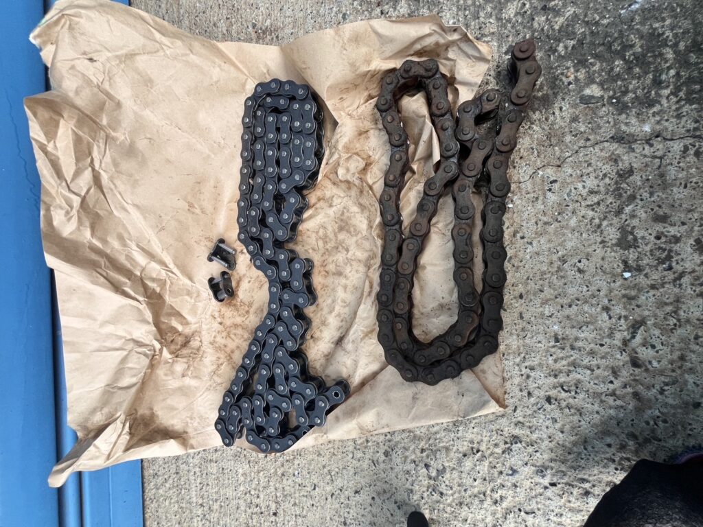 倉庫電動シャッター2台の修繕工事の修理事例