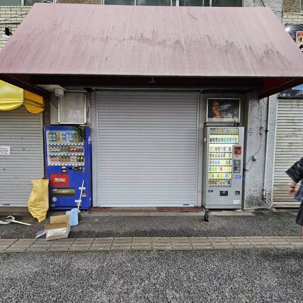 店舗手動シャッター修理事例の修理事例