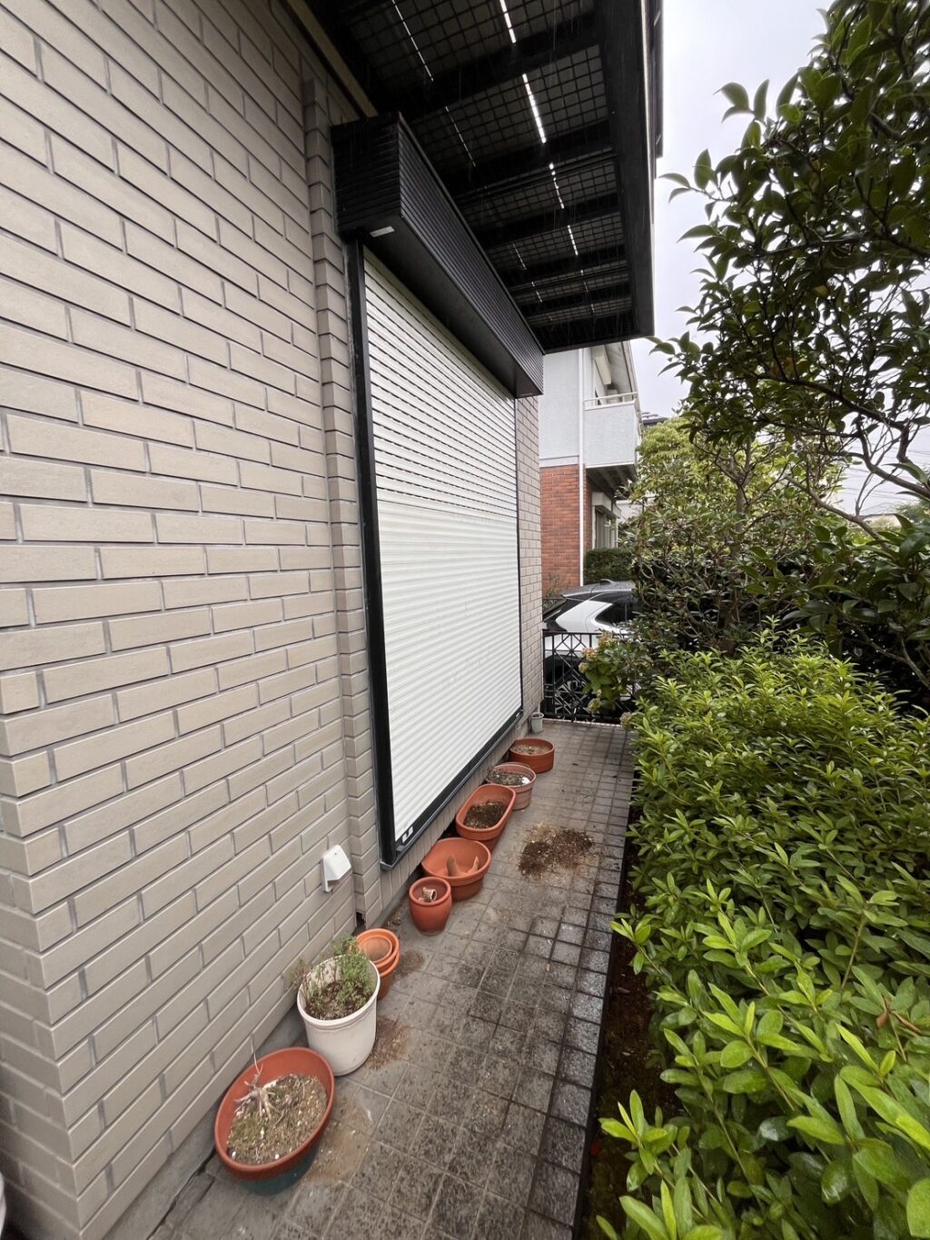 窓シャッターの開閉不良および電動化工事のご依頼の修理事例