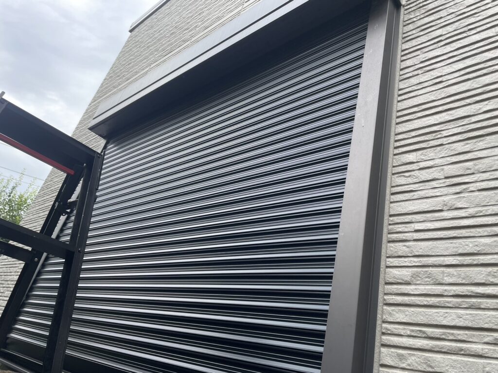 リクシル窓電動シャッター 開閉機交換工事完了の修理事例