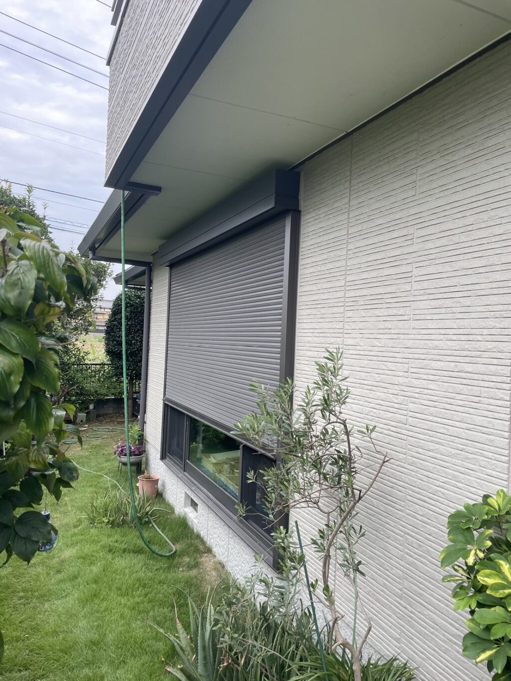 窓電動シャッター開閉機交換のご依頼の修理事例