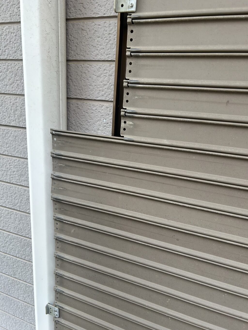 2F窓用手動シャッター開錠対応｜鍵不良修理の修理事例