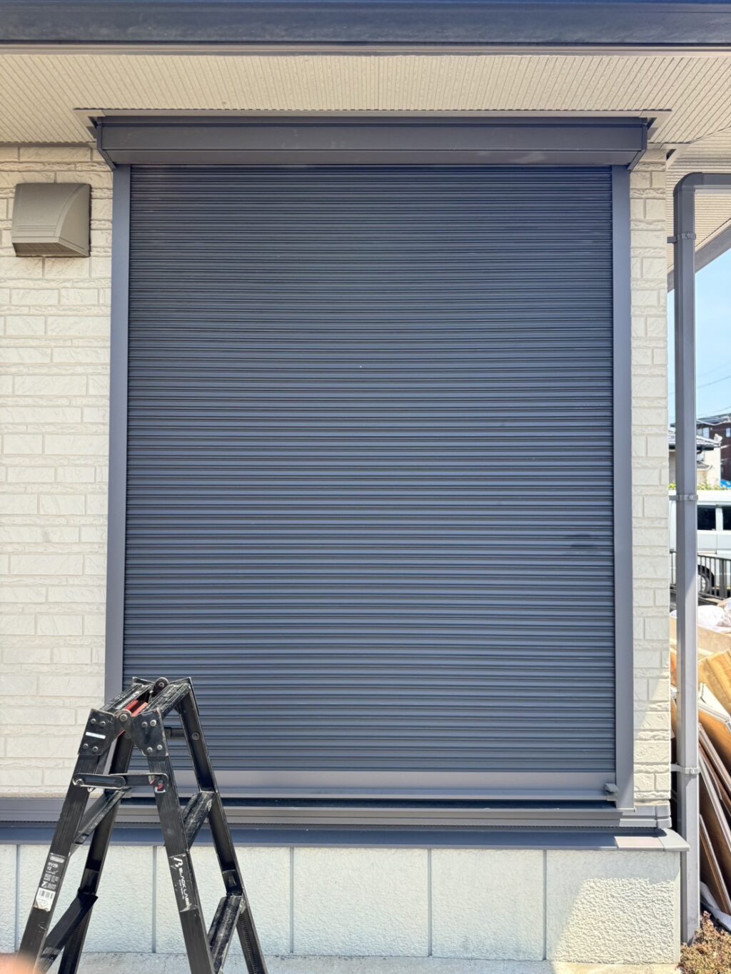 窓用電動シャッター開閉機交換工事のご依頼の修理事例