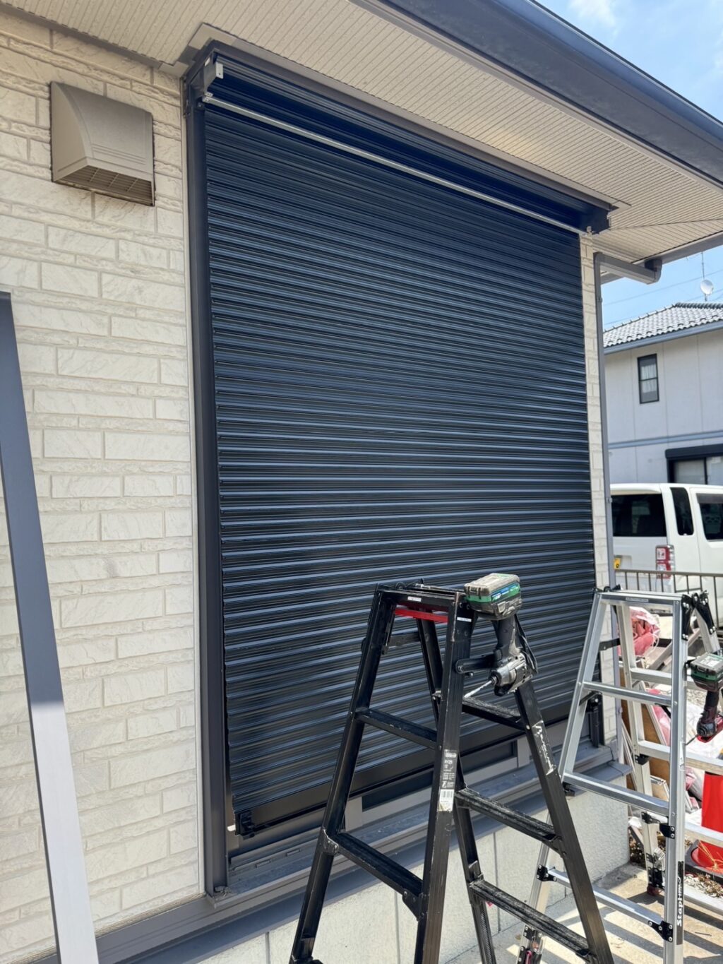 窓手動シャッター バネ・スラット交換の修理事例