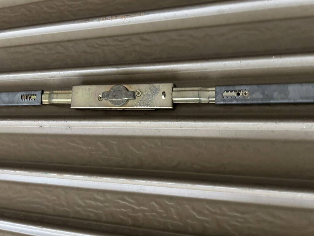 倉庫電動シャッター 応急処置対応の修理事例