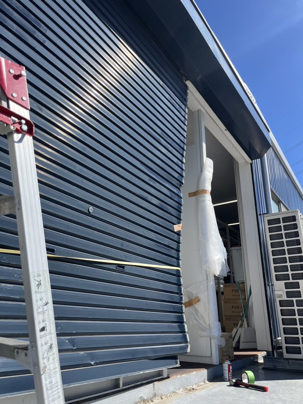 文化シャッター倉庫のスラット交換と調整の修理事例