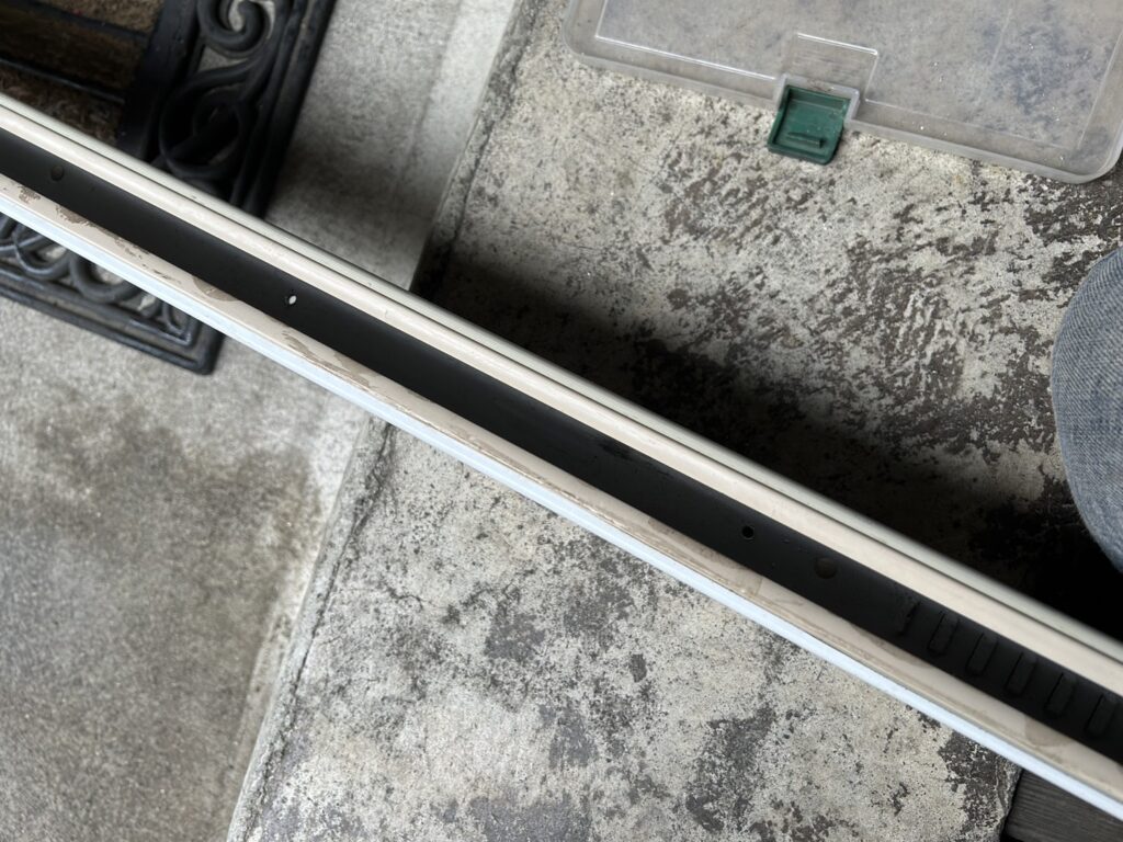 東洋シャッター製倉庫手動タイプのレール修繕の修理事例