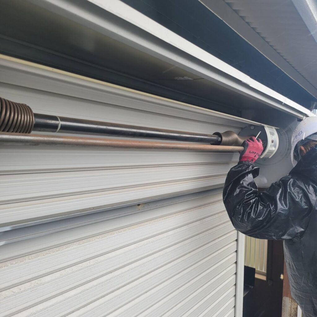 スプリングシャフト・スラット交換工事のご依頼の修理事例