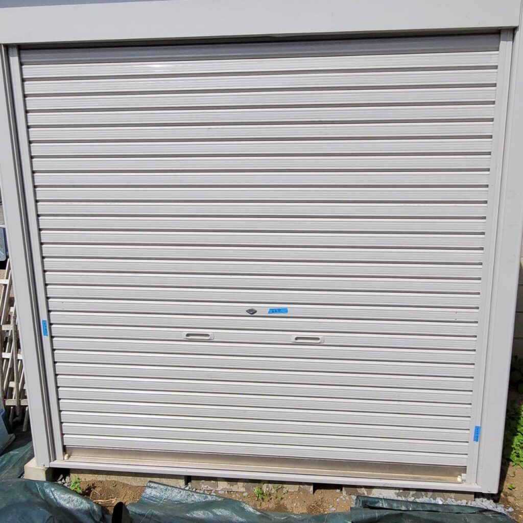 文化シャッター製倉庫手動タイプの鍵付きスラット交換の修理事例