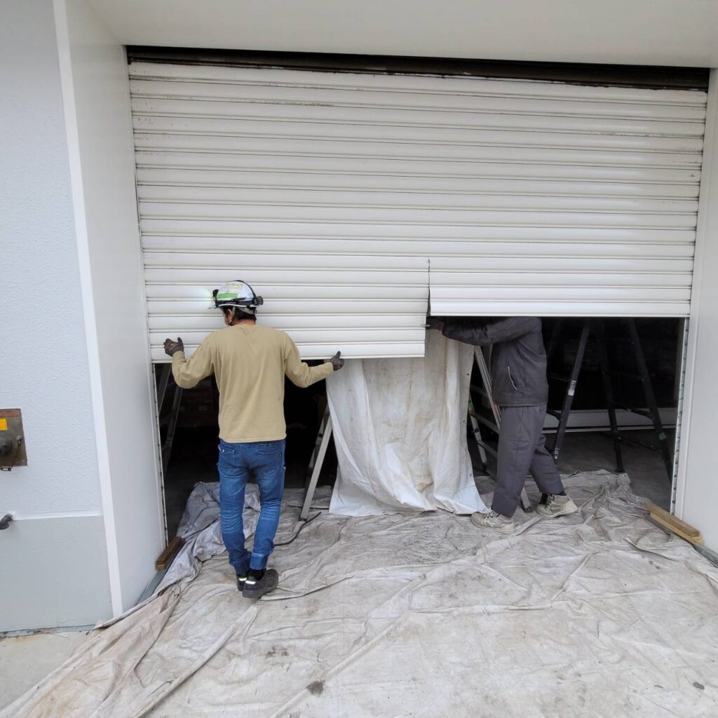 三和シャッター製倉庫電動タイプの補修工事の修理事例