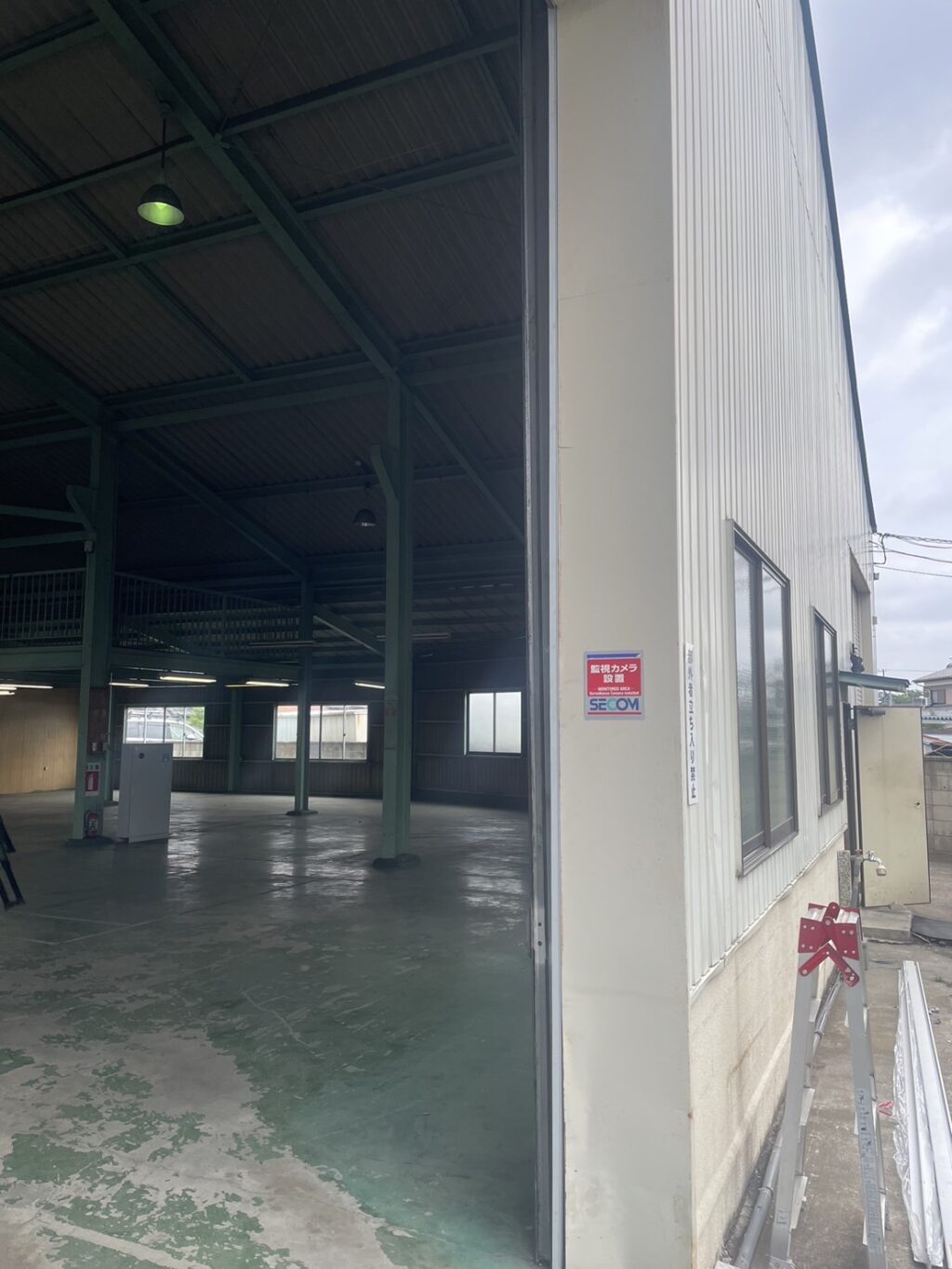 三和シャッター製電動シャッターの消音帯交換の修理事例