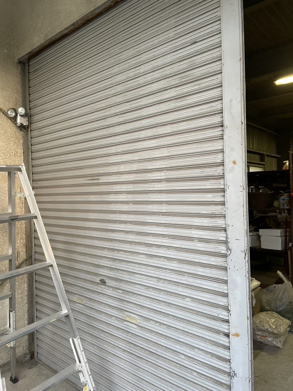 倉庫手動シャッターのスラット補修作業の修理事例