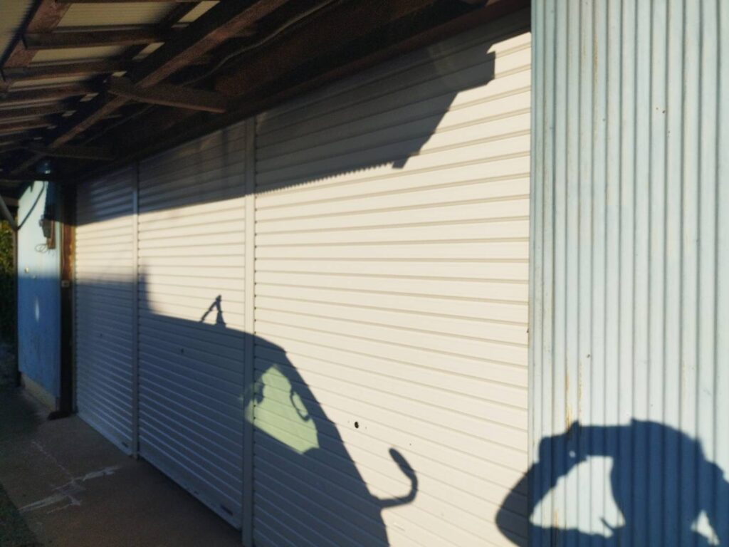 シャッターBOX下部の部分補修工事の修理事例