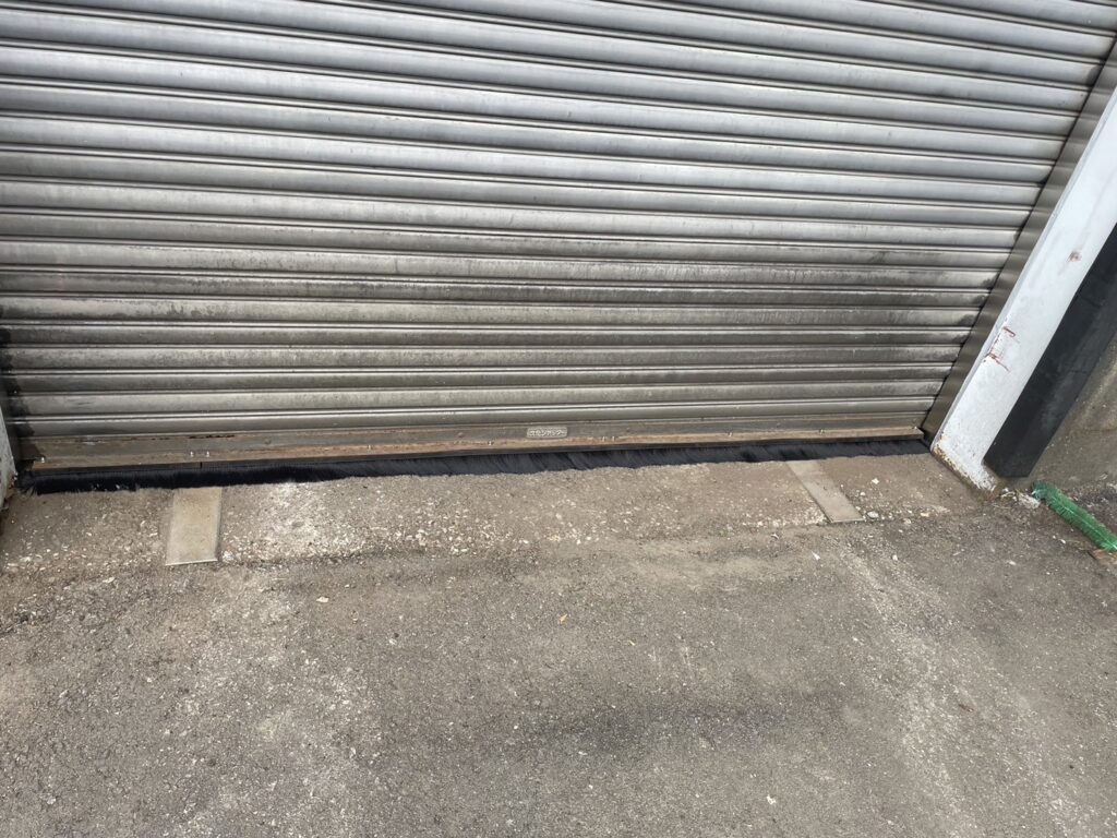 いなば物置付属シャッターの応急修理の修理事例