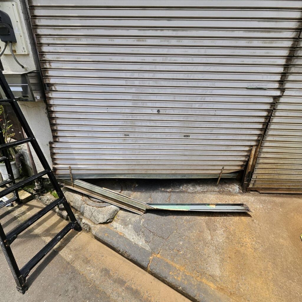 倉庫シャッターの緊急修繕対応（三和製推定）の修理事例