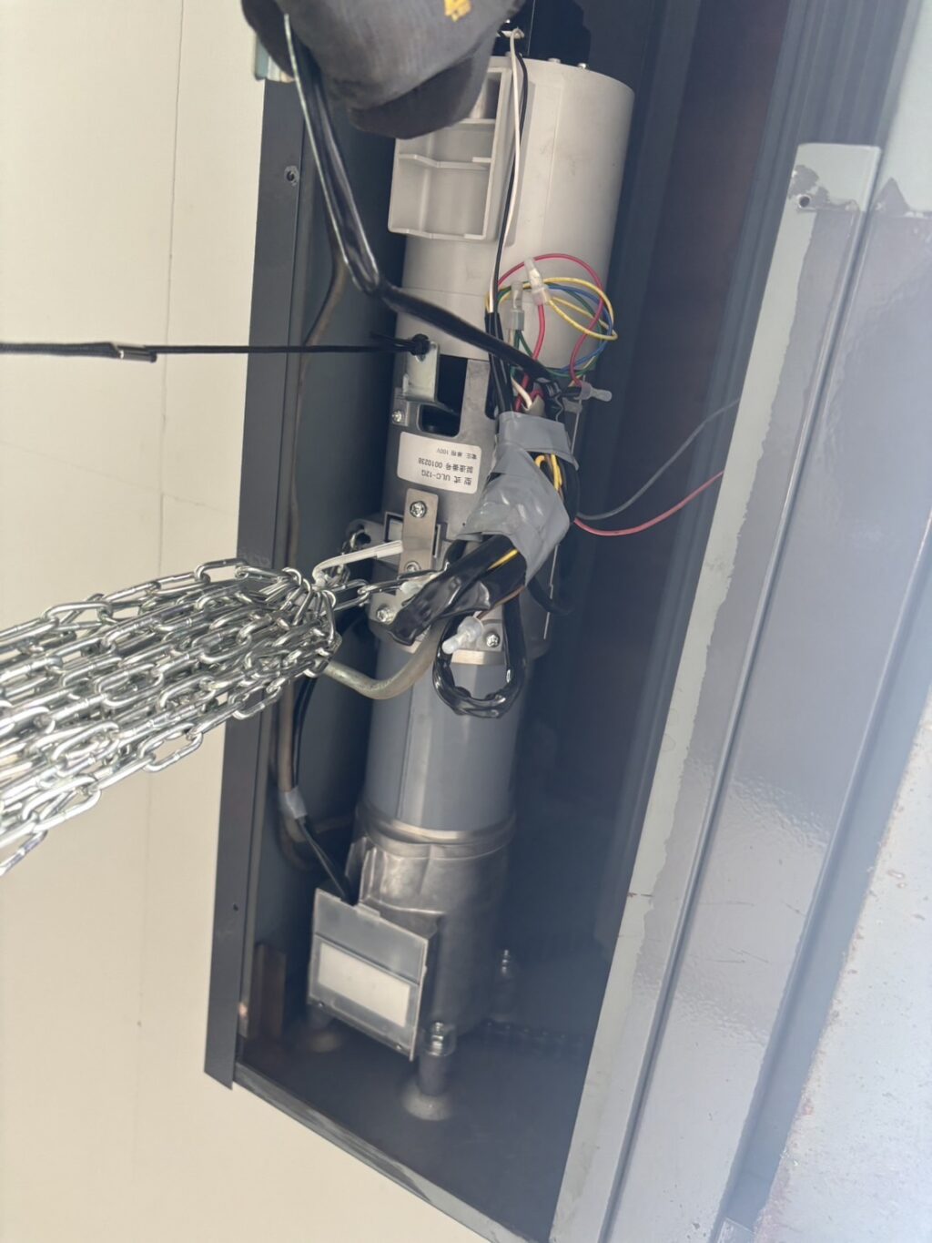 モーター不良で停止したYKK電動シャッター修理の修理事例