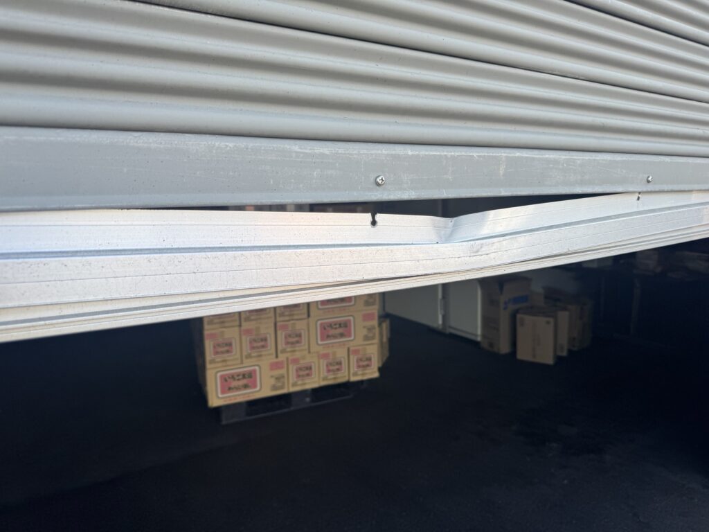 文化シャッター製倉庫電動タイプの下限リミット調整の修理事例