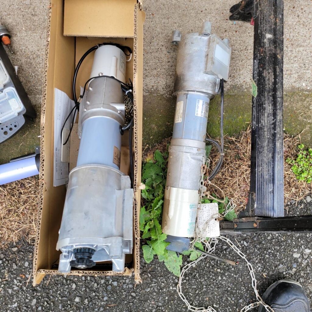 車庫電動シャッターの開閉機交換の修理事例