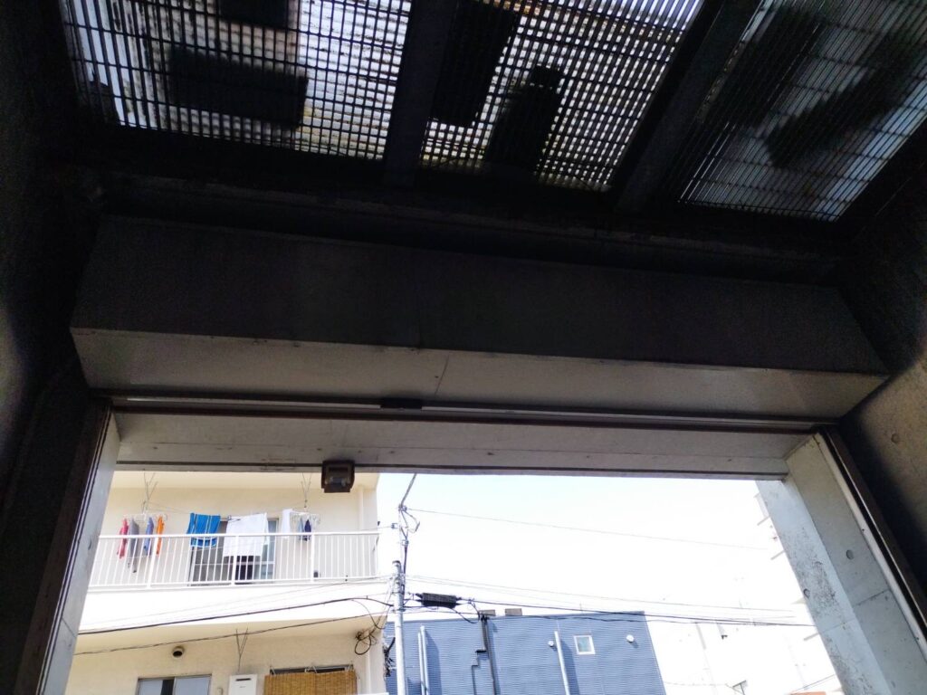 ガレージ手動シャッター修理工事の修理事例